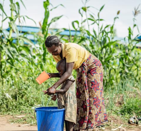 Donate Now: Help communities stop Ebola spreading